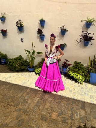 Traje de flamenca romería buganvilla y blanco