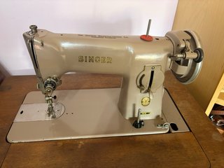 Máquina de coser Singer 191B  vintage con mueble .