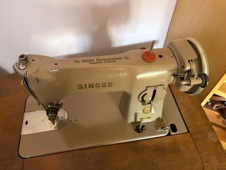 Máquina de coser Singer 191B  vintage con mueble .