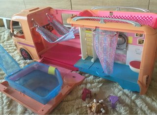 Barbie Autocaravana Dream Camper Piscina