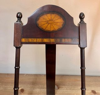 Antiguo atril modernista de sobremesa en madera