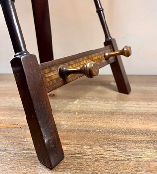 Antiguo atril modernista de sobremesa en madera