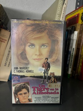 VHS Un Tigre en la Almohada (Comedia)
