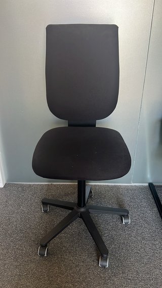 Silla de oficina negra