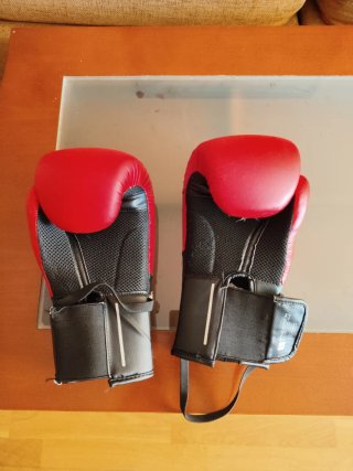 Guantes de boxeo Outshock rojos. 12 oz