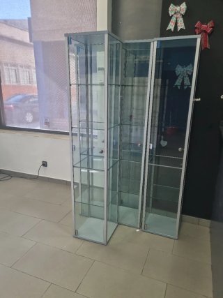 Vitrina de cristal y metal
