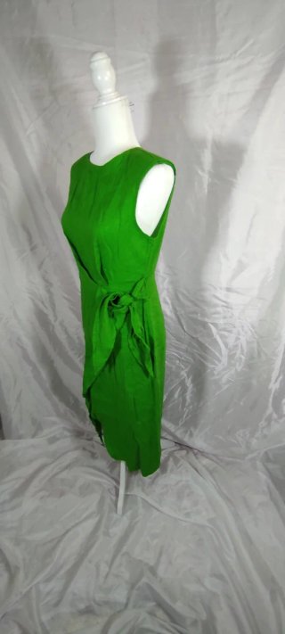 Vestido verde cruzado midi. Línea Motf premium.
