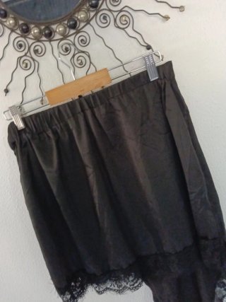 Falda asimétrica L encaje negro