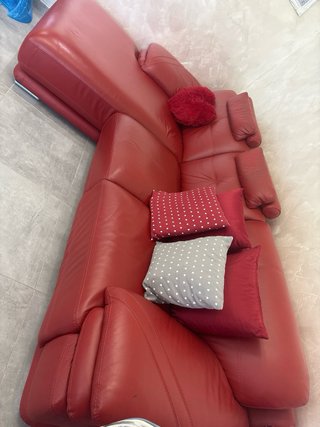 Divano letto rosso in pelle