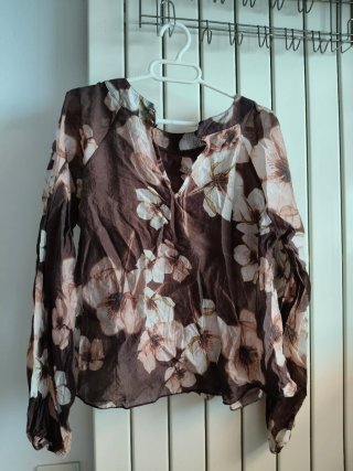 Blusa sin mangas floral multicolor