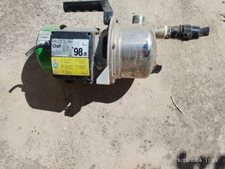 Bomba de agua para riego usada