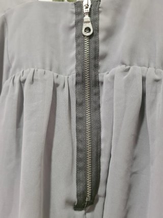 Blusa vaporosa H&M gris talla 40