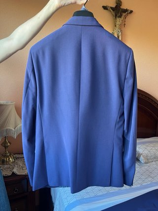 Traje azul de graduación con corbata