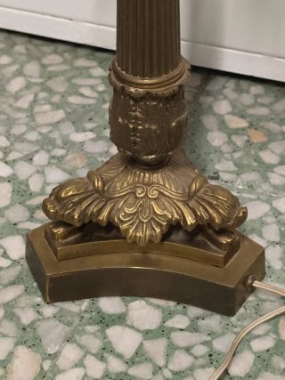 Lámpara francesa de mesa