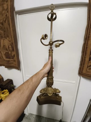 Lámpara francesa de mesa