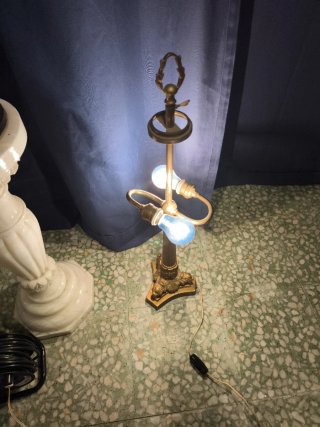 Lámpara francesa de mesa