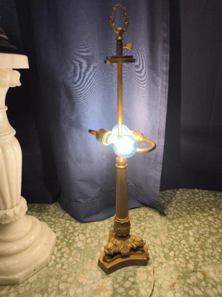 Lámpara francesa de mesa