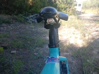 Bicicleta de montaña color turquesa