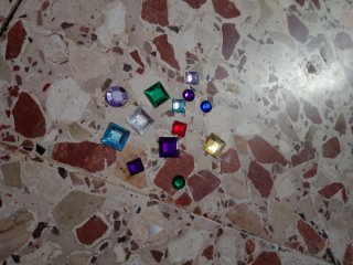 Diamantes falsos decorativos
