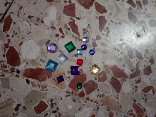 Diamantes falsos decorativos