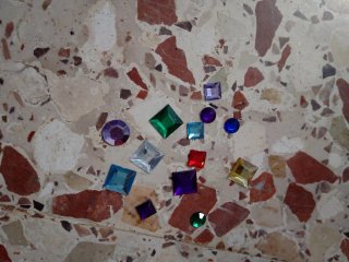 Diamantes falsos decorativos