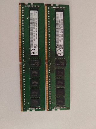 2x SK hynix 8GB DDR4 DIMM PC4-2133P