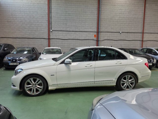 Mercedes-Benz 220 2011