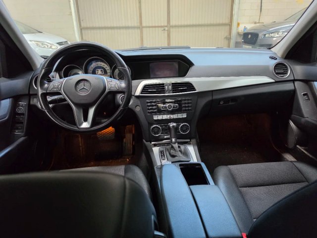 Mercedes-Benz 220 2011