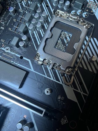 COMBO Placa Base 25L OMEN LGA 1700 + Caja 25L OMEN