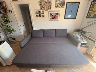 Divano letto grigio Ikea a tre posti