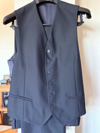 Traje de caballero en muy buen estado.