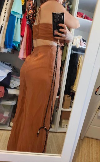 Mono mujer espalda descubierta naranja