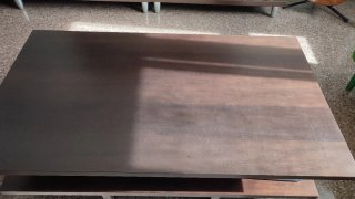 Mesa de centro madera color vengué con 3 pufs