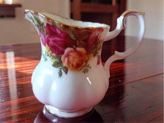 Lechera y Azucarero pequeños Royal Albert Rosas