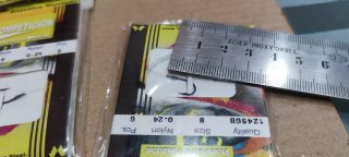X10 LOTE N°8 ANZUELOS MONTADOS MUSTAD CARBONO.