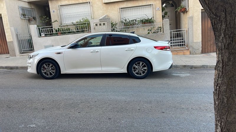 KIA Optima 2016 - foto 1
