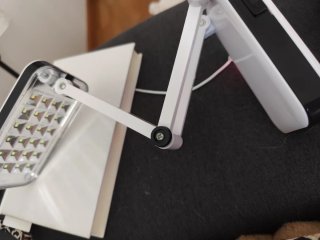 Lámpara LED de escritorio plegable
