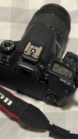 Canon EOS 77D + Objetivo 18-135mm