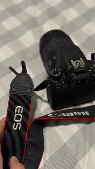 Canon EOS 77D + Objetivo 18-135mm