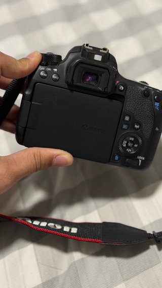 Canon EOS 77D + Objetivo 18-135mm