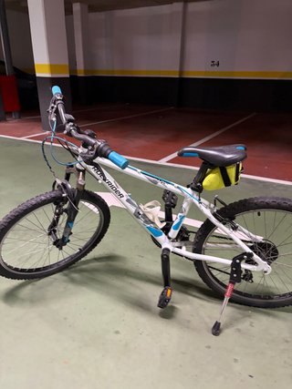 Bicicleta Decathlon 24 Blanca y Azul