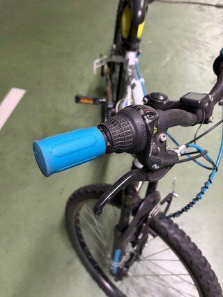 Bicicleta Decathlon 24 Blanca y Azul