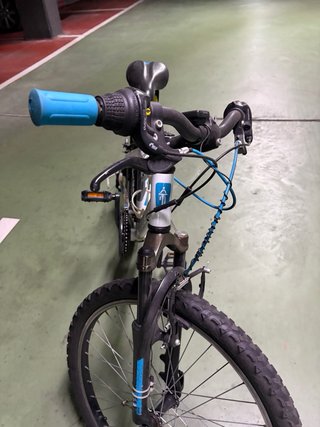 Bicicleta Decathlon 24 Blanca y Azul