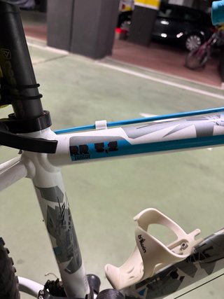 Bicicleta Decathlon 24 Blanca y Azul