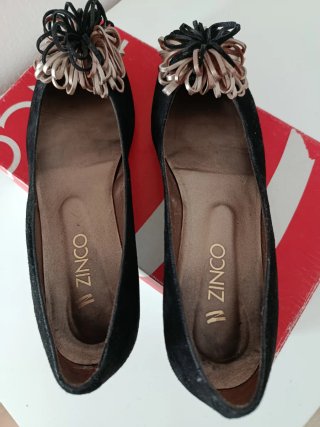 Zapatos planos Zinco negros con detalle dorado