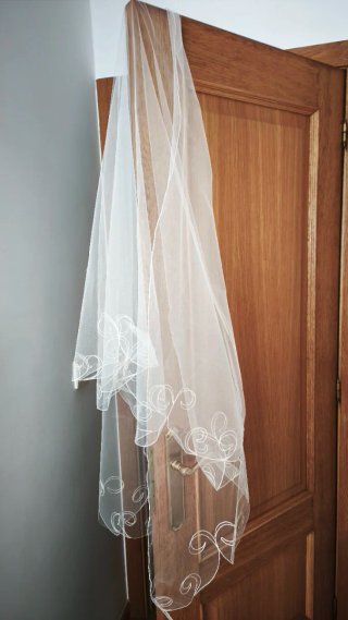 Vestido Novia + Chal/Velo + Sandalias