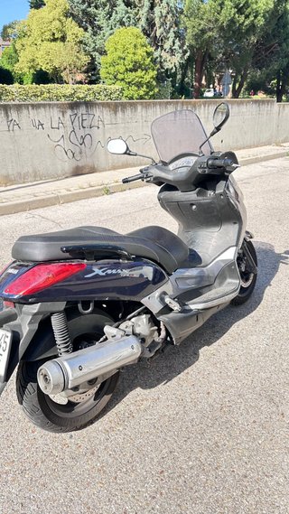 Yamaha XMAX 125  Averiada para reparar o piezas.