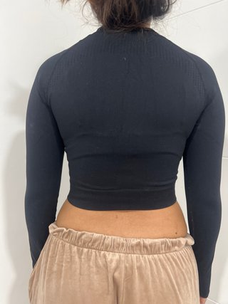 Top deportivo negro manga larga