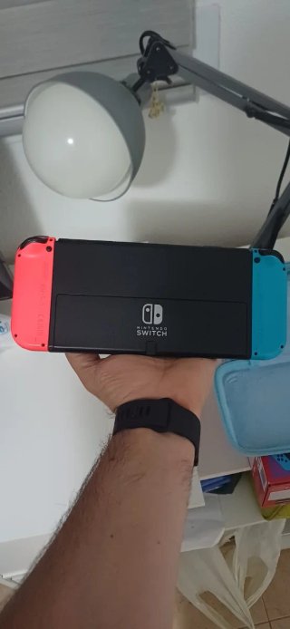 Nintendo Switch OLED Azul y Rojo