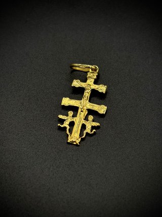 COLGANTE CRUZ CARAVACA ORO 18K  2,04GR